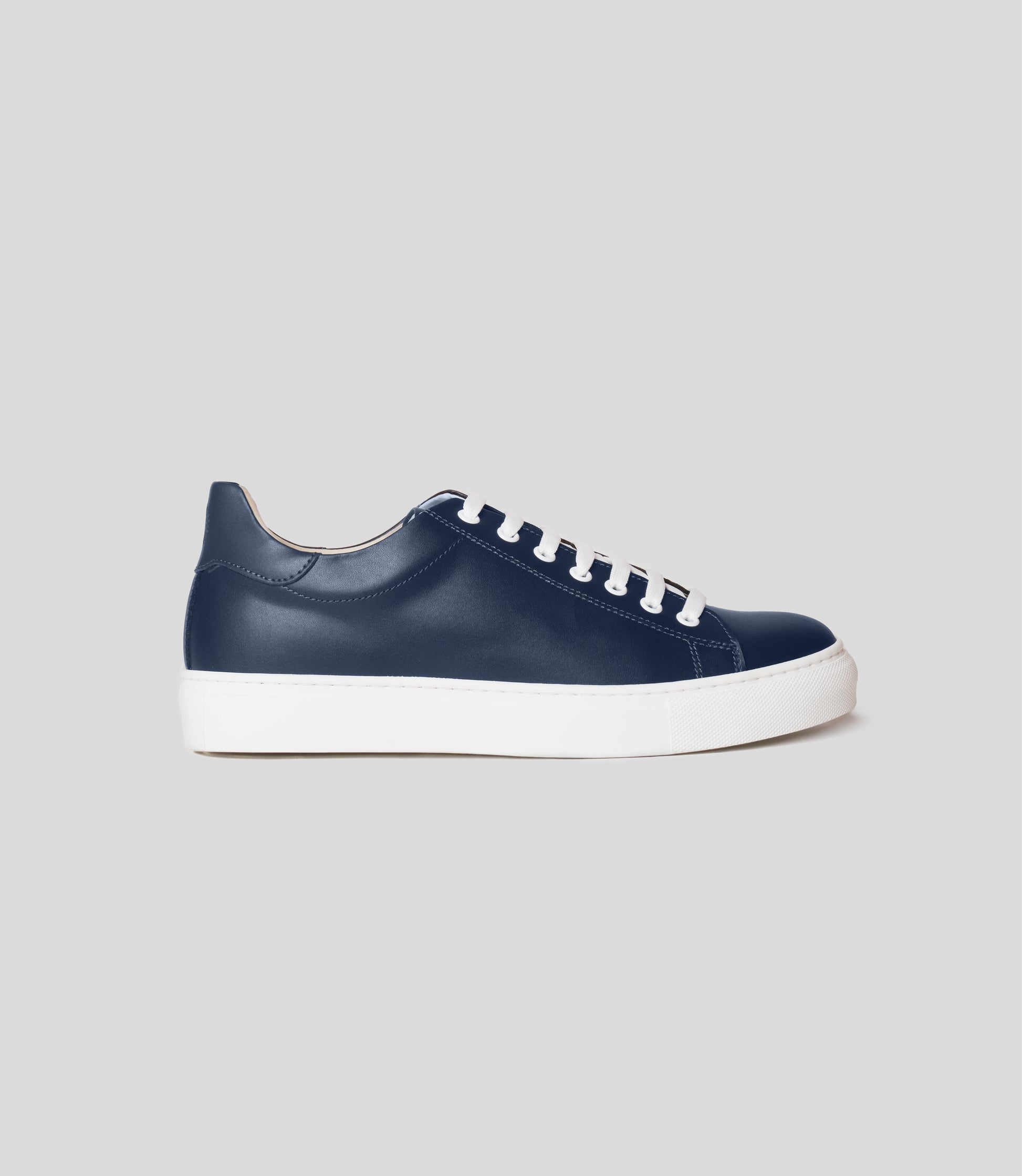 Blue vegan sneaker by Solari Milano, front view